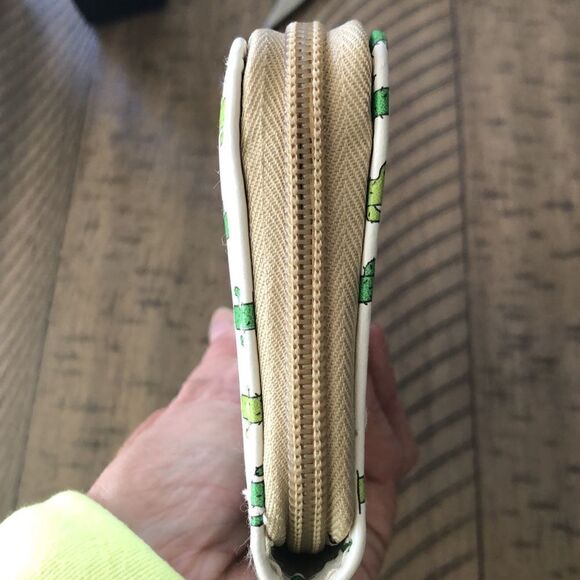 NWT Lucky 🍀 Cacti 🌵 Vegan 🌱 Zip Wallet 12 card inserts zip coin Secure! - Picture 14 of 17